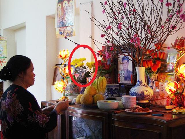 Những loại hoa kiêng kỵ cắm trên bàn thờ ngày Tết, thơm và đẹp đến mấy cũng không dùng