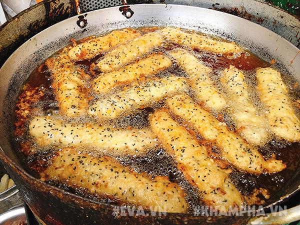 chi ban moi chuoi bi ngo mat ong chien gion, quan via he sai gon tieu thu 400 qua chuoi/ngay - 3