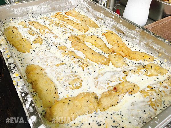 chi ban moi chuoi bi ngo mat ong chien gion, quan via he sai gon tieu thu 400 qua chuoi/ngay - 8