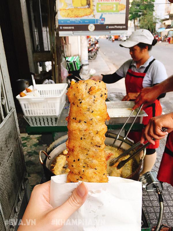 chi ban moi chuoi bi ngo mat ong chien gion, quan via he sai gon tieu thu 400 qua chuoi/ngay - 10