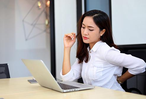 cu ngoi mot cho lam viec suot nhieu tieng, ban se hoi han vi khien minh mac "qua troi" benh - 6