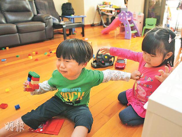 con bi ban giat do choi, 90% me khong doi giup con ma mang “sao con ich ky the!”? - 1