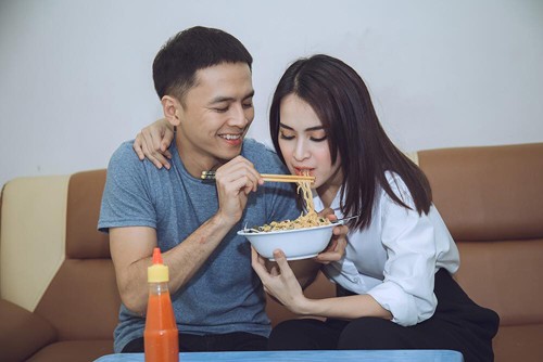 cung nhau vao bep, co vo chong nao hanh phuc nhu tu vi - van anh? - 4