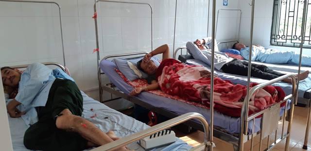 co dau, chu re nam trong so 216 nguoi nhap vien sau khi an co cuoi - 1