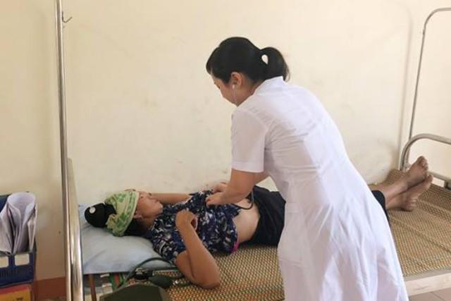 co dau, chu re nam trong so 216 nguoi nhap vien sau khi an co cuoi - 2