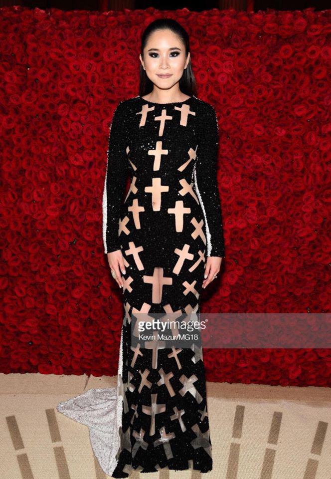 nga nguyen: fashionista nguoi viet duy nhat sai buoc tai met gala la ai? - 1