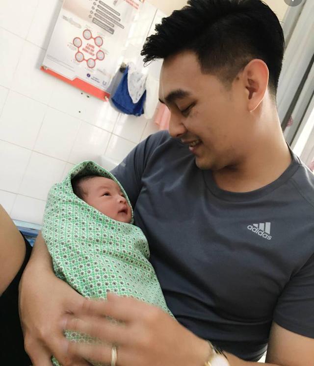 bo tre gay sot voi man tam cho con so sinh kheo den noi "con cu nam im huong thu" - 5