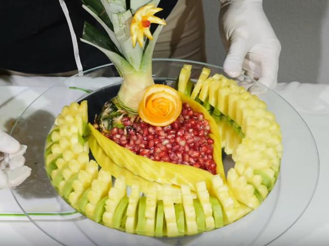 me chong "no may no mat" vi con dau kheo tay bo va xep hoa qua dep "nhuc mat" - 11