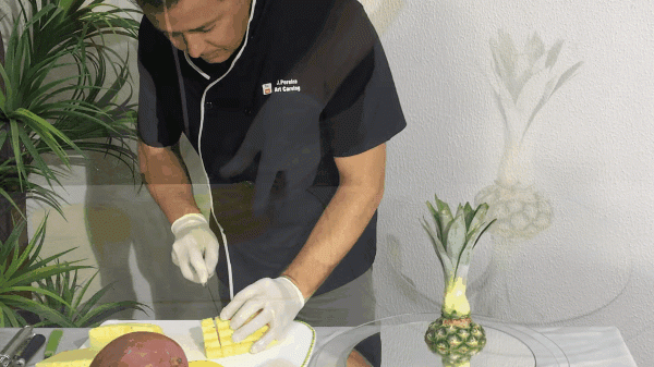 me chong "no may no mat" vi con dau kheo tay bo va xep hoa qua dep "nhuc mat" - 7