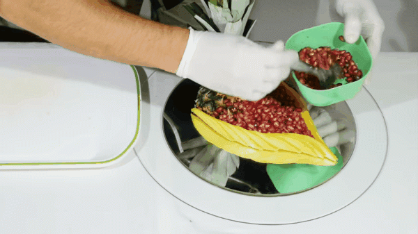 me chong "no may no mat" vi con dau kheo tay bo va xep hoa qua dep "nhuc mat" - 3