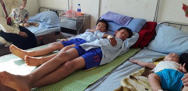 nguyen nhan ban dau co dau, chu re cung 251 nguoi nhap vien sau khi an co cuoi - 2