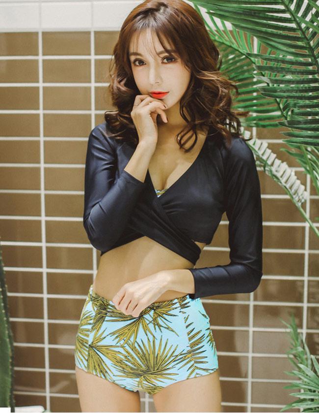 ngoc trinh gay bat ngo khi... mac ao tam "kin nhu bung" - 8