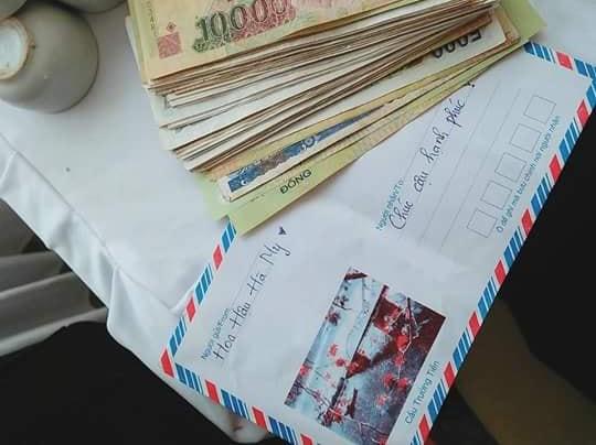 moi dam ban than an cuoi, co gai nhan duoc qua vua lay vua "khung" khien dan mang... can loi - 1