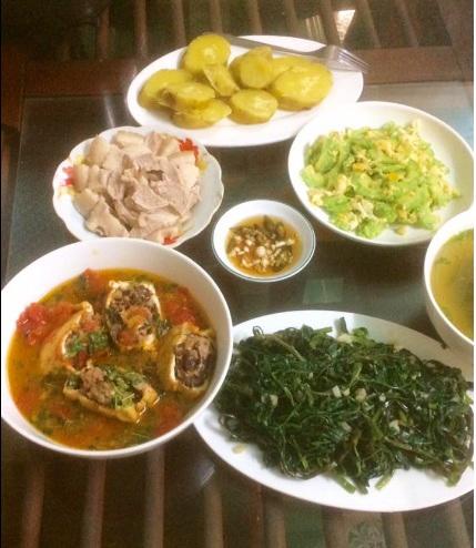 lam “het hoi” moi xong mam com 6 mon, vo van bi chong che khien dan mang benh vuc - 2