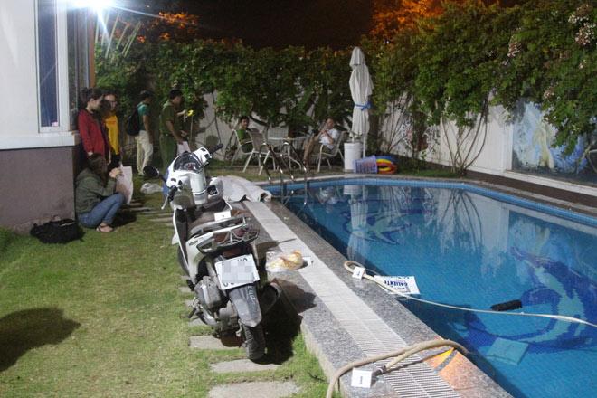 nguoi phu nu chet bi an trong ho boi cua gia dinh - 1