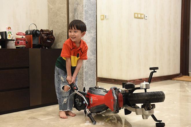 sua cach day de khong bien con thanh dua tre thich do loi: "tai cai xe nen con moi nga" - 2