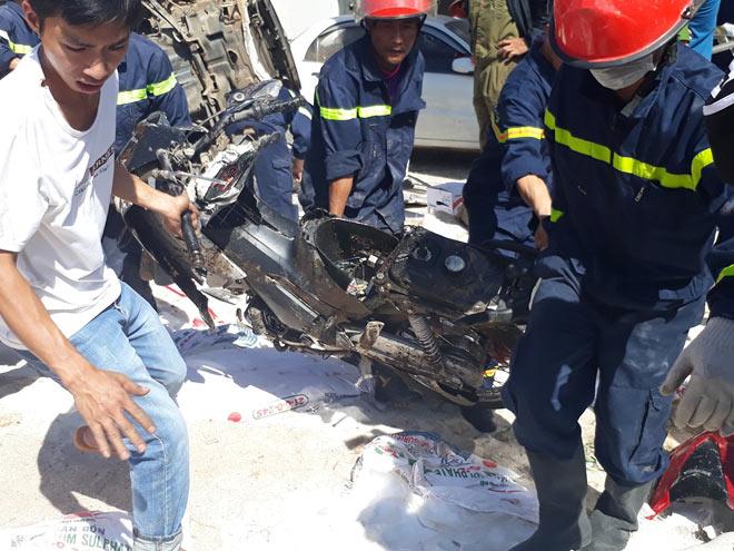 xe tai mat phanh gay tai nan kinh hoang, it nhat 6 nguoi tu vong - 3