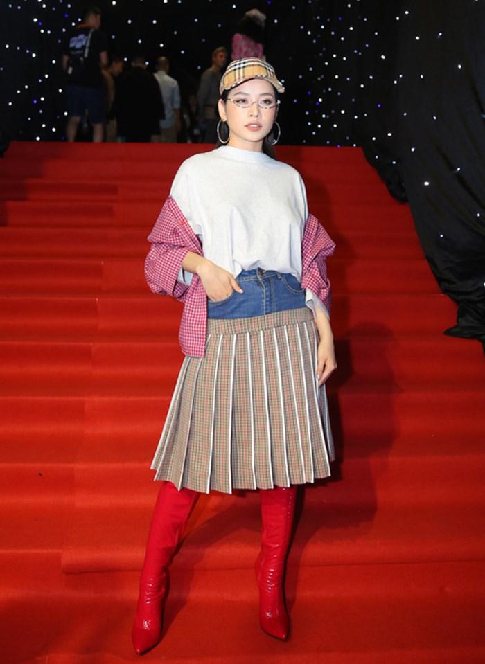 chi pu be luon 20 chiec vay tung bi che la "tham hoa" vao mv moi - 6