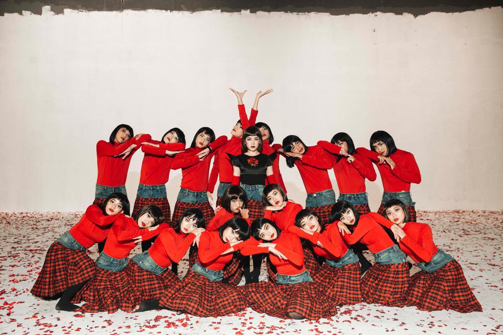 chi pu be luon 20 chiec vay tung bi che la "tham hoa" vao mv moi - 5