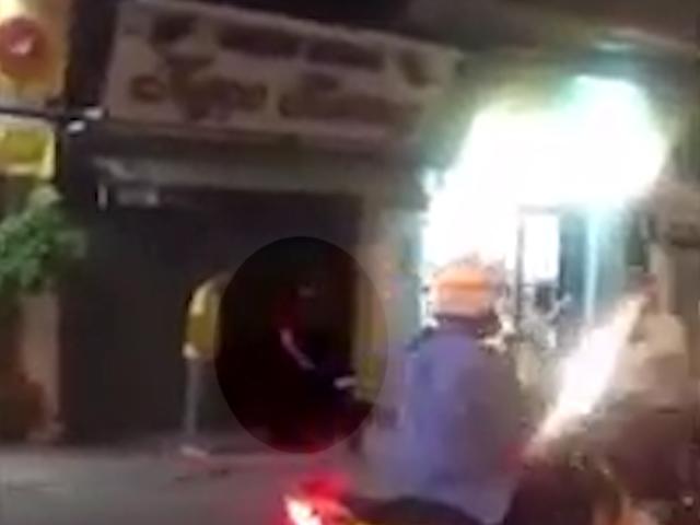 khoanh khac hiep si sai gon het "cuop, cuop" truoc khi guc xuong - 1