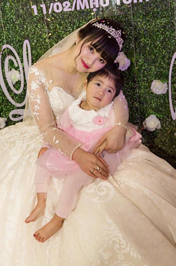 tieu thu 9x nhan nuoi be gai lao cai da mang bau con dau long sau 2 thang ket hon - 1