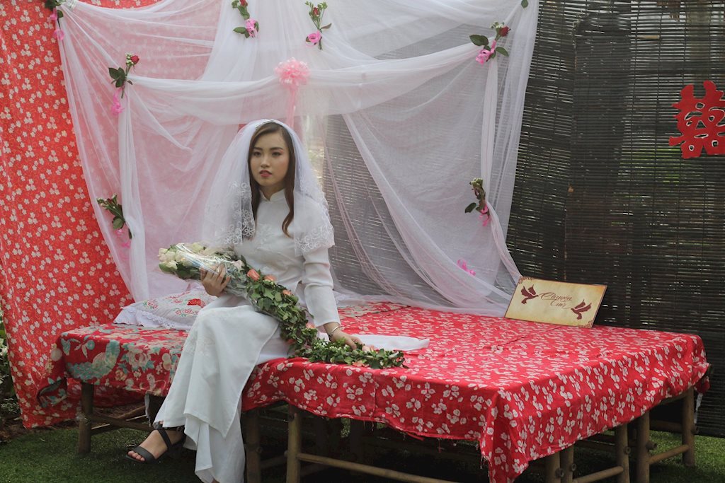 ky uc mot thoi ua ve qua trien lam dam cuoi xua cua sinh vien truong bao - 2