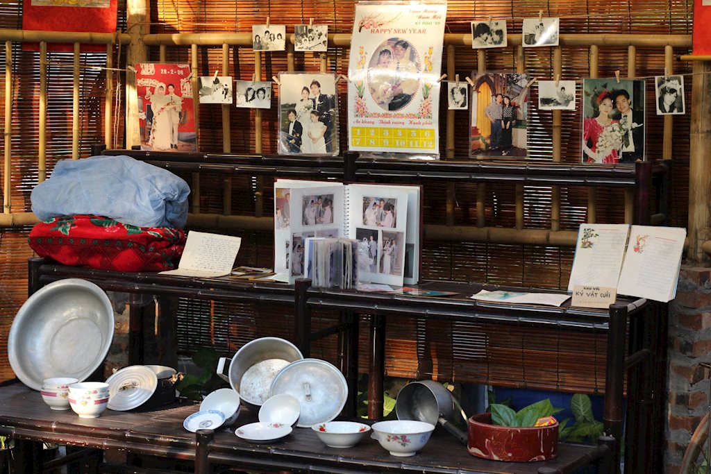 ky uc mot thoi ua ve qua trien lam dam cuoi xua cua sinh vien truong bao - 3