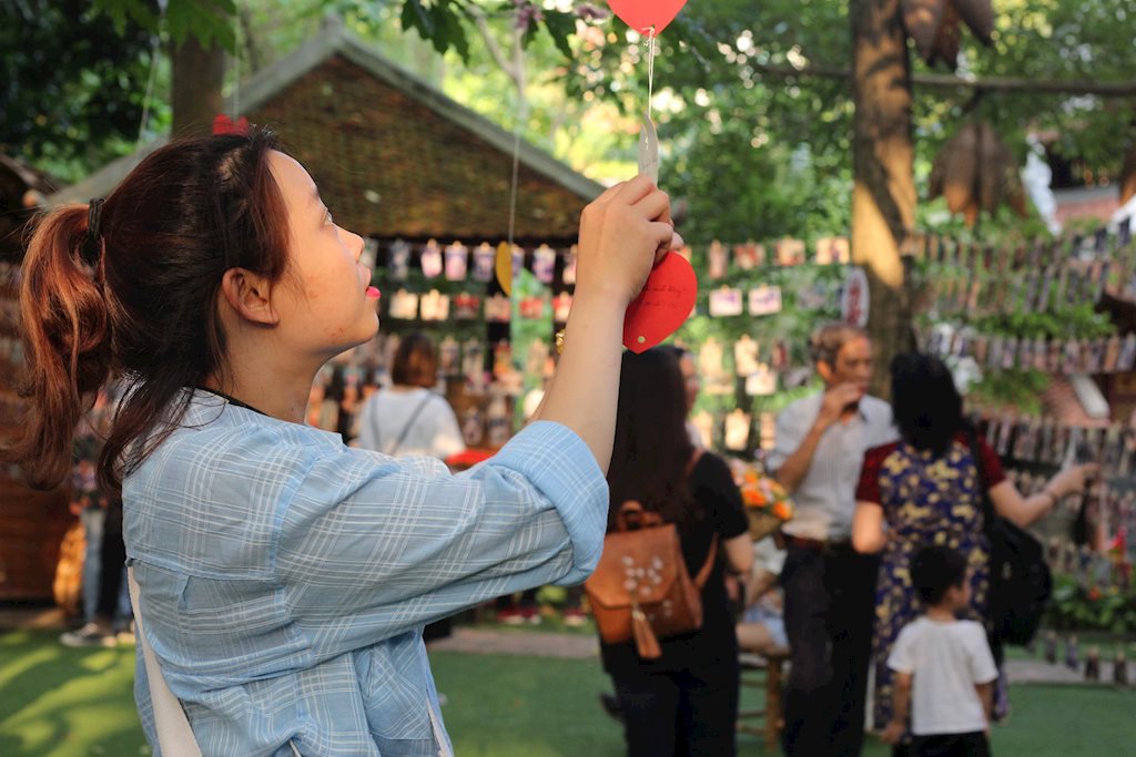 ky uc mot thoi ua ve qua trien lam dam cuoi xua cua sinh vien truong bao - 6