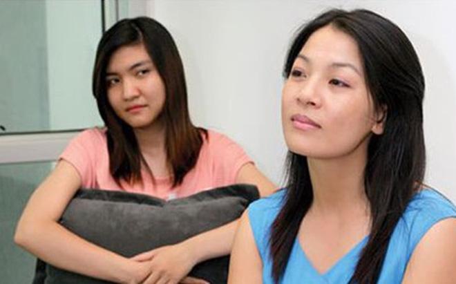 am muu "tham doc" cua co nhan vien khi de lai nhung vet rang tren nguoi sep luc an ai - 1