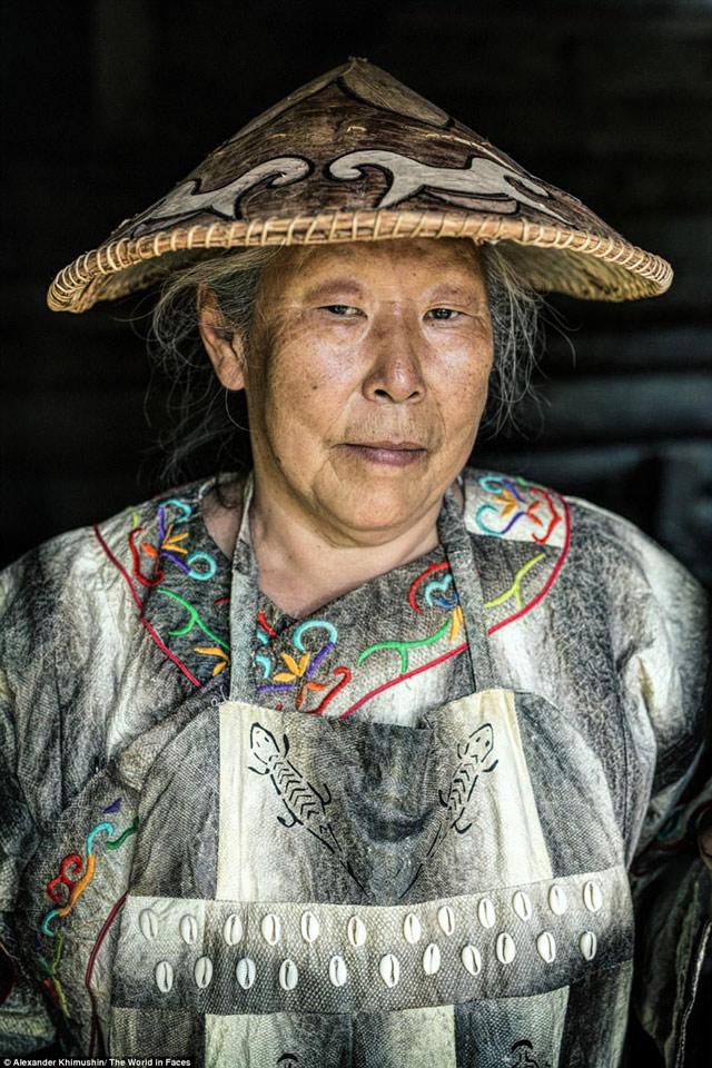 kho tin bo toc cu dau nam moi lai doi vo cho nhau de lam "chuyen ay" lay may man - 2