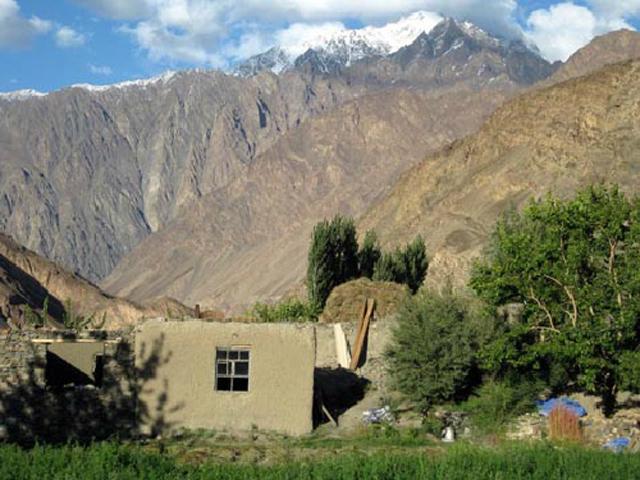 kho tin bo toc cu dau nam moi lai doi vo cho nhau de lam "chuyen ay" lay may man - 3