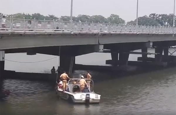 vu bo buoc con vao bung nhay cau: thi the hai bo con om chat nhau o do sau 10m - 1