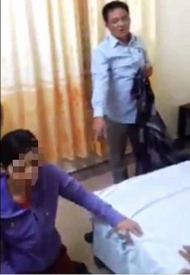 chong bat qua tang vo trong nha nghi cung truong cong an xa - 2