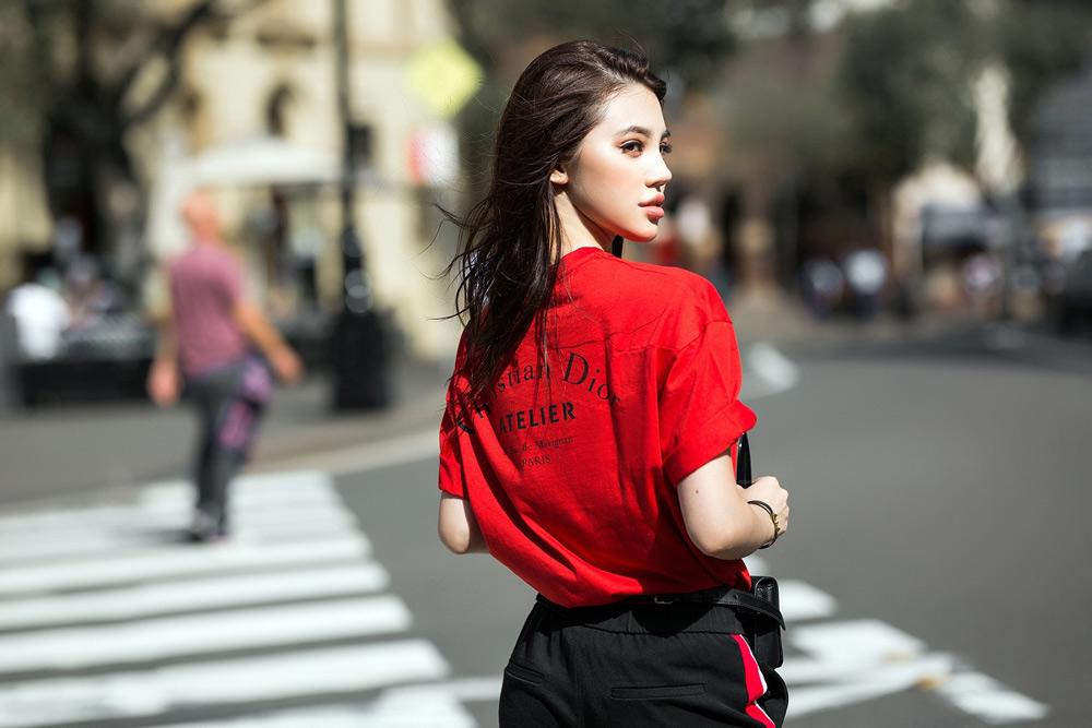 "co giao"pham huong khoe dep nhu giot suong mai voi ta ao dai trang - 14