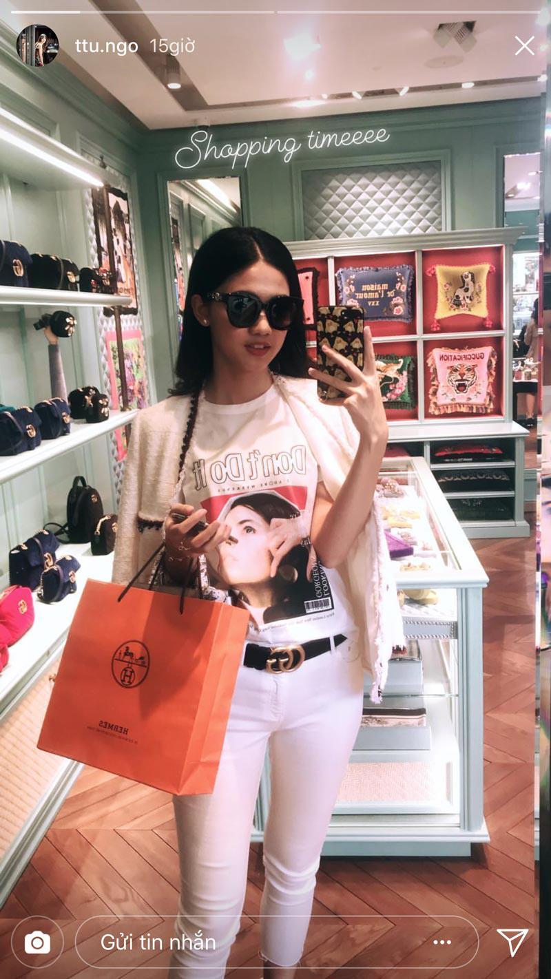 "co giao"pham huong khoe dep nhu giot suong mai voi ta ao dai trang - 12