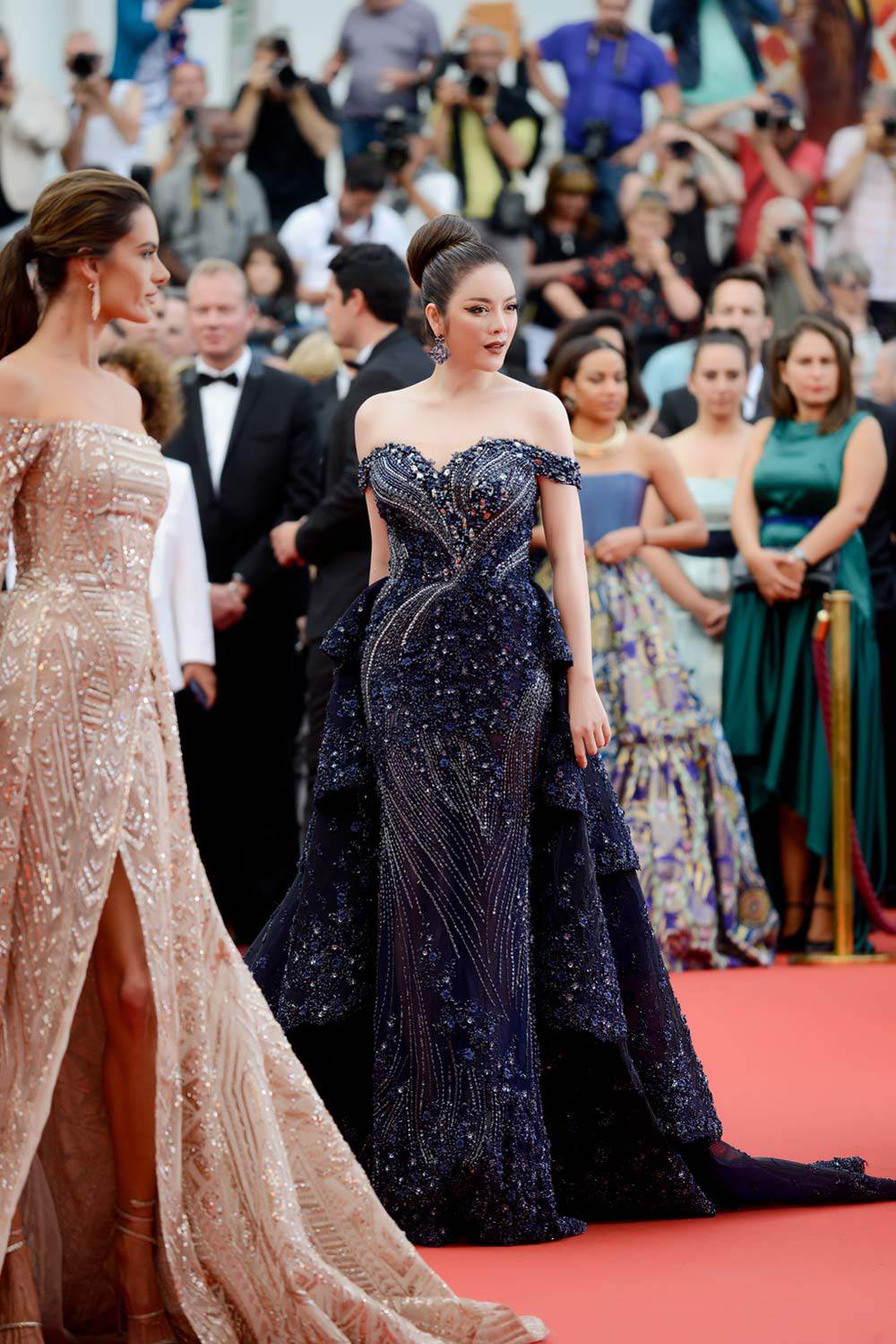 dien vay dinh hang ngan vien pha le, ly nha ky chinh la "nu hoang bang gia" cua cannes 2018 - 6