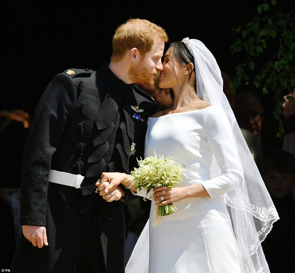 cong nuong meghan markle xinh dep duyen dang cung chong di du tiec sau dam cuoi - 1