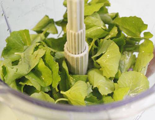 chay ra cho mua nam rau ma ve xay nhuyen roi dap len mat, seo lom den may cung khoi - 3