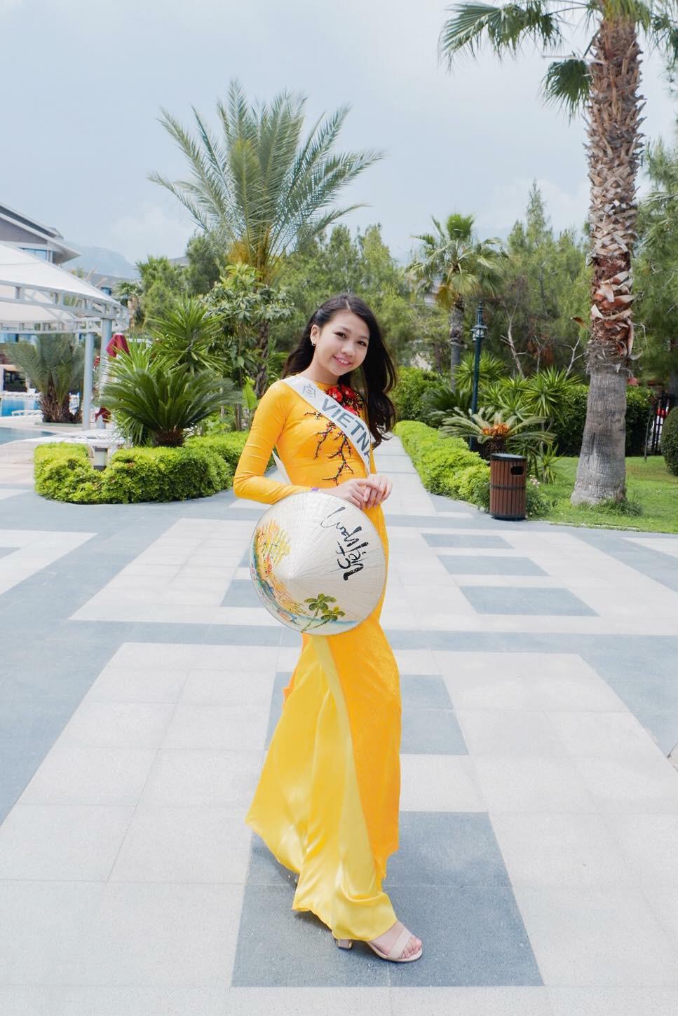 13 tuoi cao 1m72, be gai viet vuot 10.000km den tho nhi ky doat ngoi hoa hau hoan vu nhi - 5