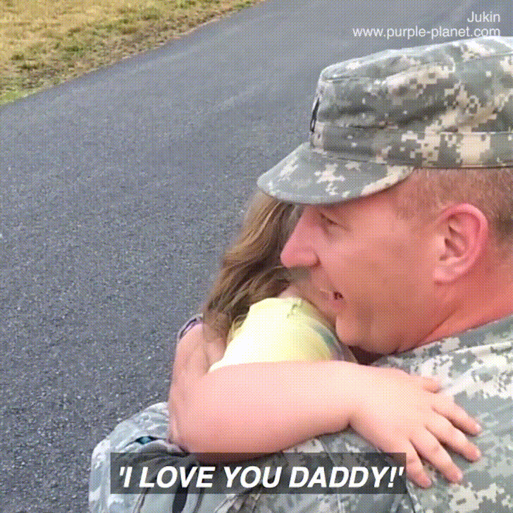 gao khoc nuc no doan tu bo sau 2 tuan xa cach, co be khien ai cung sut sui theo - 3