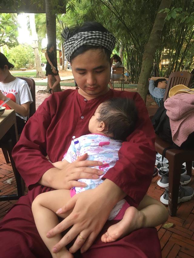 be ha noi khien nguoi lon phai ghen ty vi "1 tuoi da di du lich khap dat nuoc" - 3