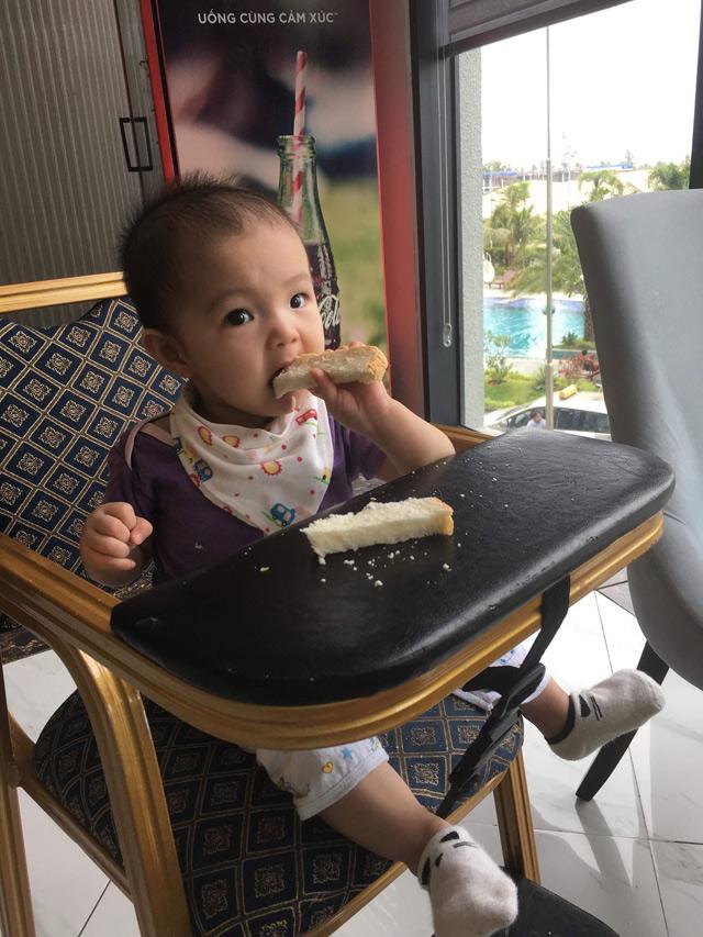 be ha noi khien nguoi lon phai ghen ty vi "1 tuoi da di du lich khap dat nuoc" - 4