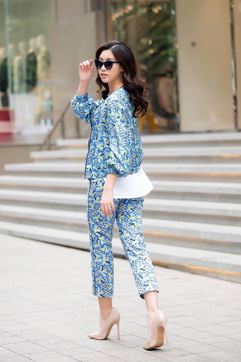 cuoc tram chan thoi trang dau tien cua hai hoa hau hot nhat viet nam - 1