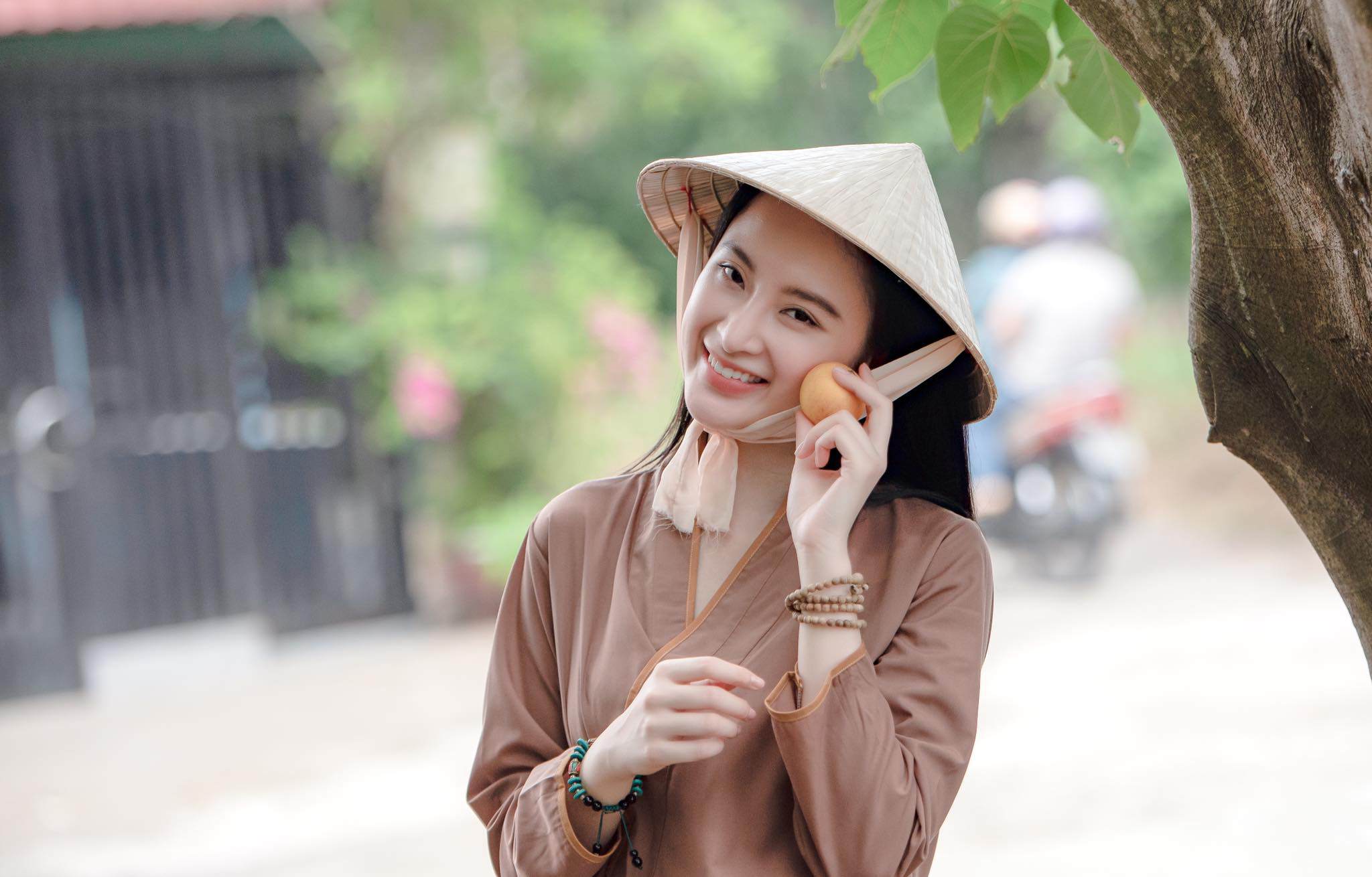 doi non la di tu thien ve, angela phuong trinh san tien mang di boi luon! - 1