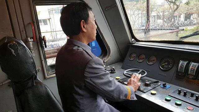 trai long cua nguoi lai tau hon 30 nam: "am anh canh thai phu om con ngoi giua duong tau" - 1