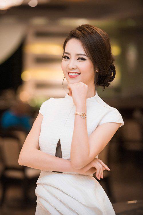 noi tieng tu lau, cuoc song cua a hau thuy van giau co toi co nao? - 9