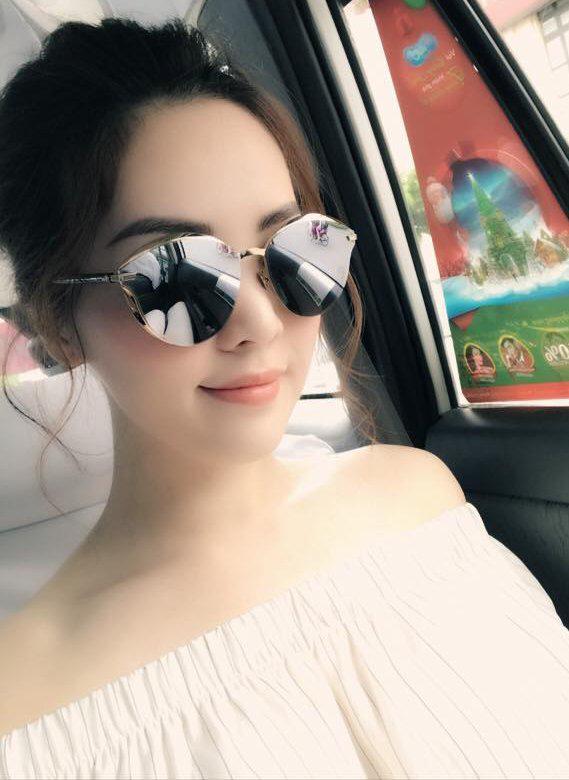 noi tieng tu lau, cuoc song cua a hau thuy van giau co toi co nao? - 12