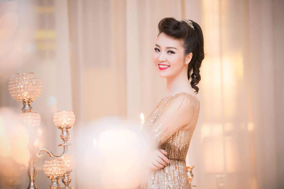 noi tieng tu lau, cuoc song cua a hau thuy van giau co toi co nao? - 11
