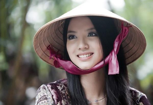 non la - tu di san van hoa den cuoc "do bo" ngoan muc tren san runway quoc te - 18