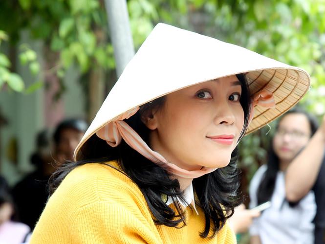 non la - tu di san van hoa den cuoc "do bo" ngoan muc tren san runway quoc te - 8